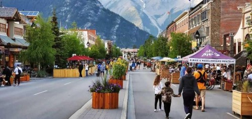 211 Banff Avenue, Banff, AB 