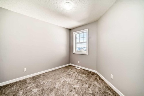 8 Lakewood Circle, Strathmore, AB - Indoor Photo Showing Other Room