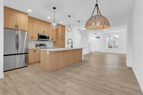 164 Cobblestone Gate Sw, Airdrie, AB - Indoor Photo Showing Kitchen With Upgraded Kitchen