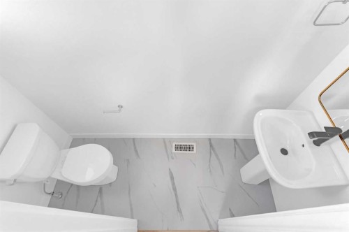 164 Cobblestone Gate Sw, Airdrie, AB - Indoor Photo Showing Bathroom