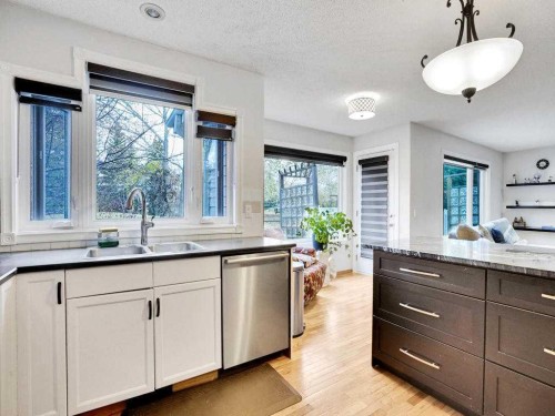 151 Citadel Park Nw, Calgary, AB - Indoor Photo Showing Kitchen