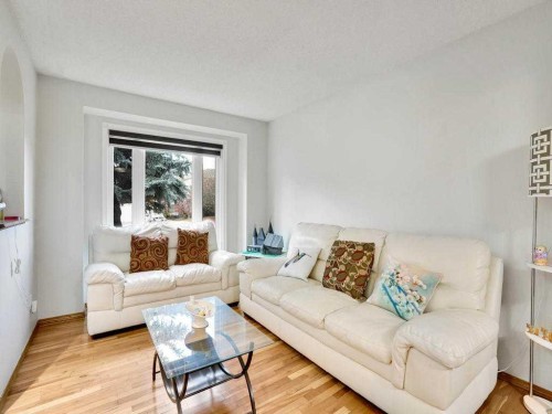 151 Citadel Park Nw, Calgary, AB - Indoor Photo Showing Living Room