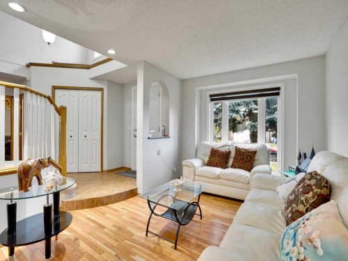 151 Citadel Park Nw, Calgary, AB - Indoor Photo Showing Living Room