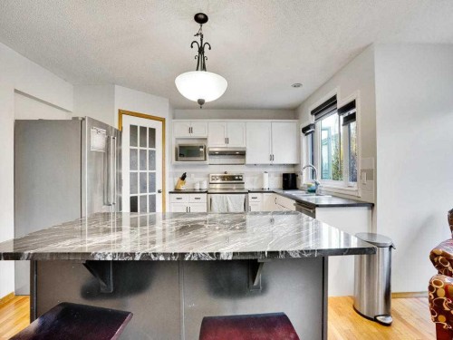 151 Citadel Park Nw, Calgary, AB - Indoor Photo Showing Kitchen With Upgraded Kitchen