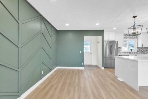 220 60 Street Se, Calgary, AB - Indoor Photo Showing Kitchen