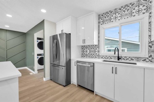 220 60 Street Se, Calgary, AB - Indoor Photo Showing Kitchen With Upgraded Kitchen