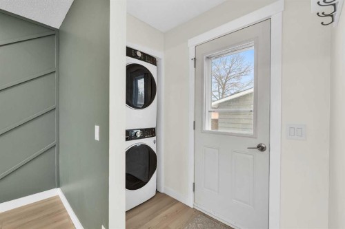 220 60 Street Se, Calgary, AB - Indoor Photo Showing Laundry Room