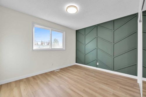220 60 Street Se, Calgary, AB - Indoor Photo Showing Other Room