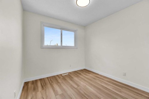 220 60 Street Se, Calgary, AB - Indoor Photo Showing Other Room