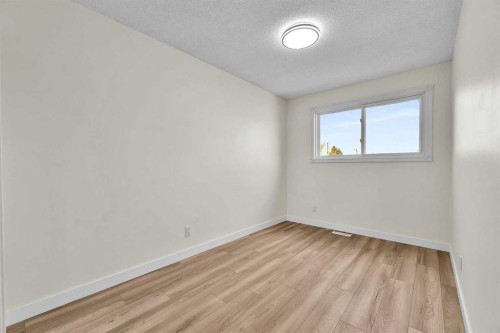 220 60 Street Se, Calgary, AB - Indoor Photo Showing Other Room