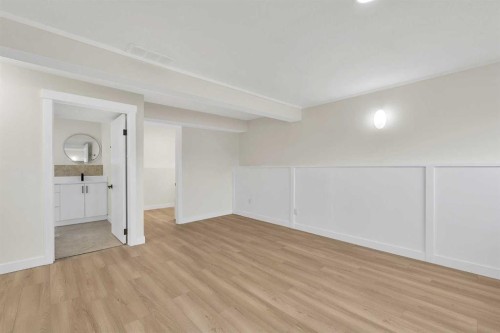220 60 Street Se, Calgary, AB - Indoor Photo Showing Other Room
