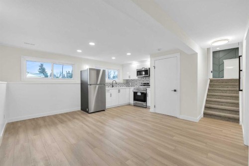 220 60 Street Se, Calgary, AB - Indoor Photo Showing Kitchen