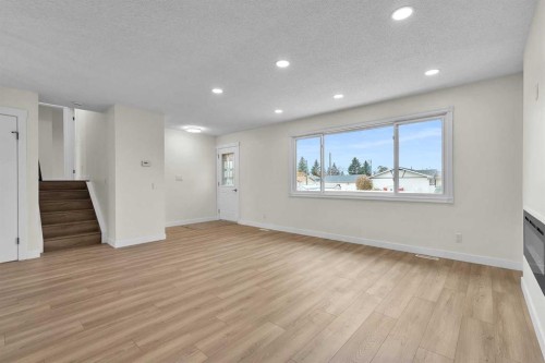 220 60 Street Se, Calgary, AB - Indoor Photo Showing Other Room