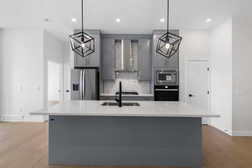 27 Wolf Crescent, Okotoks, AB - Indoor Photo Showing Kitchen With Upgraded Kitchen