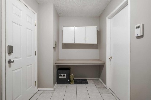 8 Millbank Road Sw, Calgary, AB - Indoor Photo Showing Other Room