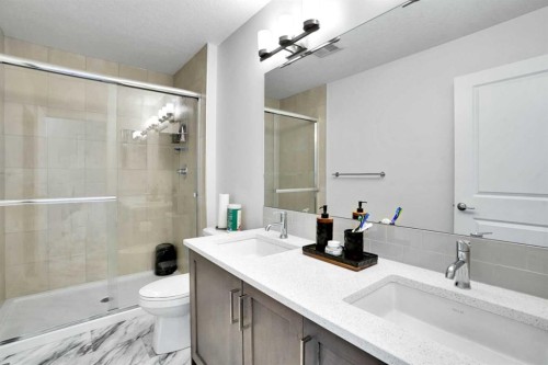 1457 Bayview Point Sw, Airdrie, AB - Indoor Photo Showing Bathroom