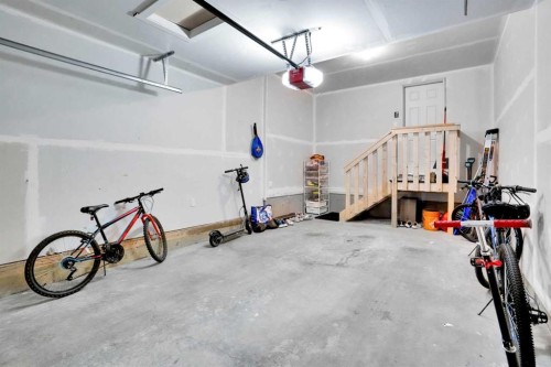 1457 Bayview Point Sw, Airdrie, AB - Indoor Photo Showing Garage