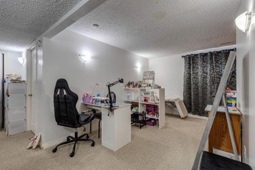 47 Westmount Road, Okotoks, AB - Indoor
