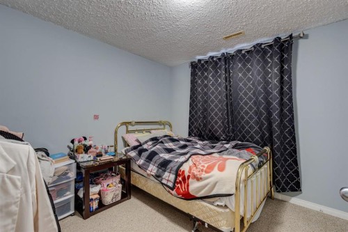 47 Westmount Road, Okotoks, AB - Indoor Photo Showing Bedroom