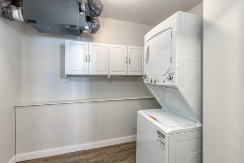 13-24 River Heights View, Cochrane, AB - Indoor Photo Showing Laundry Room