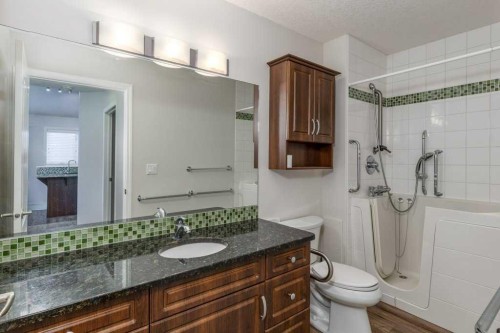 13-24 River Heights View, Cochrane, AB - Indoor Photo Showing Bathroom