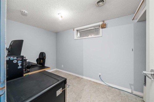 2219 40 Street Se, Calgary, AB - Indoor Photo Showing Office