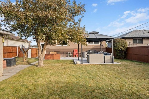 2219 40 Street Se, Calgary, AB - Outdoor