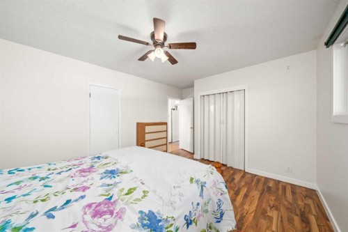 2219 40 Street Se, Calgary, AB - Indoor Photo Showing Bedroom