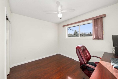 2219 40 Street Se, Calgary, AB - Indoor Photo Showing Office