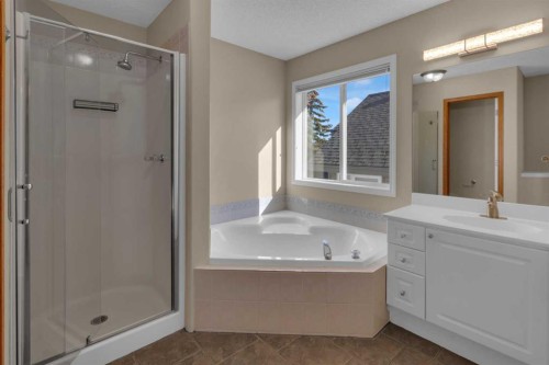 202 Citadel Circle Nw, Calgary, AB - Indoor Photo Showing Bathroom