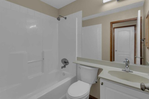 202 Citadel Circle Nw, Calgary, AB - Indoor Photo Showing Bathroom