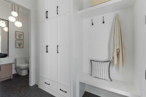 5007 21 Avenue Nw, Calgary, AB - Indoor