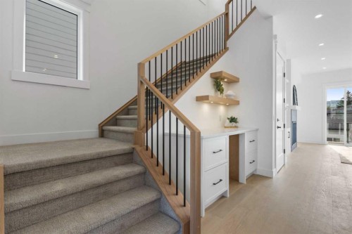 5007 21 Avenue Nw, Calgary, AB - Indoor Photo Showing Other Room