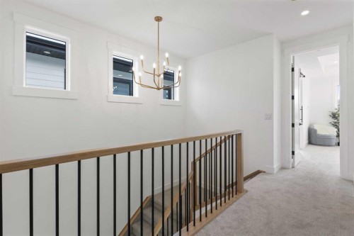 5007 21 Avenue Nw, Calgary, AB - Indoor Photo Showing Other Room