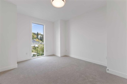 5007 21 Avenue Nw, Calgary, AB - Indoor Photo Showing Other Room