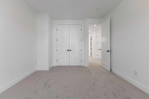 5007 21 Avenue Nw, Calgary, AB - Indoor Photo Showing Other Room