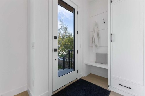 5007 21 Avenue Nw, Calgary, AB - Indoor Photo Showing Other Room