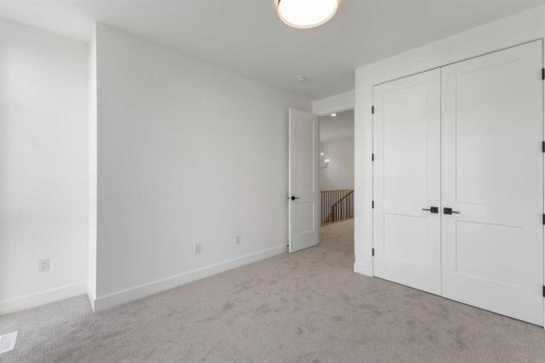 5007 21 Avenue Nw, Calgary, AB - Indoor Photo Showing Other Room