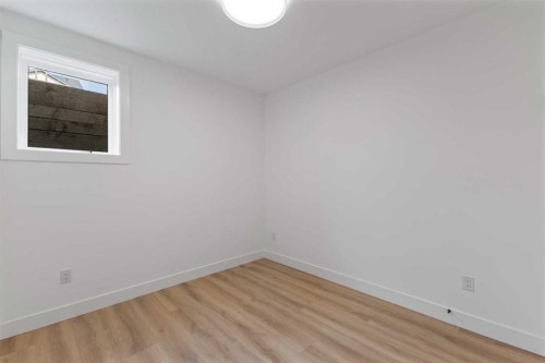 5007 21 Avenue Nw, Calgary, AB - Indoor Photo Showing Other Room