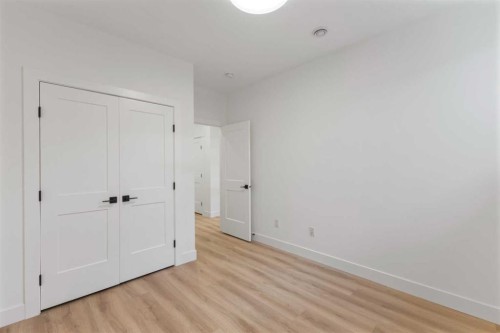 5007 21 Avenue Nw, Calgary, AB - Indoor Photo Showing Other Room