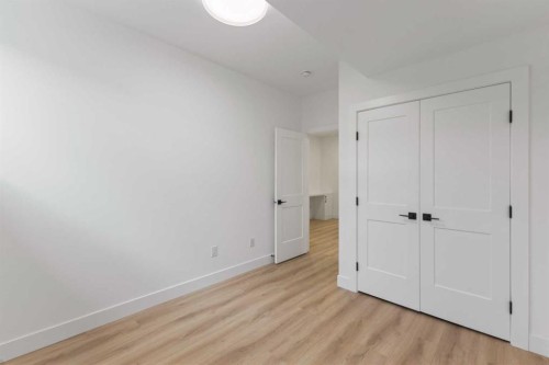 5007 21 Avenue Nw, Calgary, AB - Indoor Photo Showing Other Room