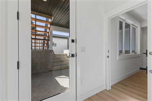 5007 21 Avenue Nw, Calgary, AB - Indoor Photo Showing Other Room