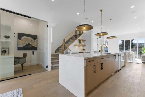 5007 21 Avenue Nw, Calgary, AB - Indoor Photo Showing Kitchen With Upgraded Kitchen