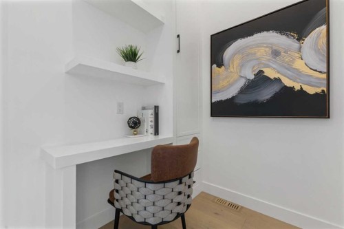 5007 21 Avenue Nw, Calgary, AB - Indoor Photo Showing Other Room