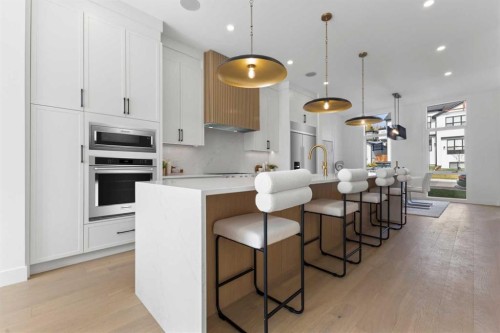 5007 21 Avenue Nw, Calgary, AB - Indoor Photo Showing Kitchen With Upgraded Kitchen