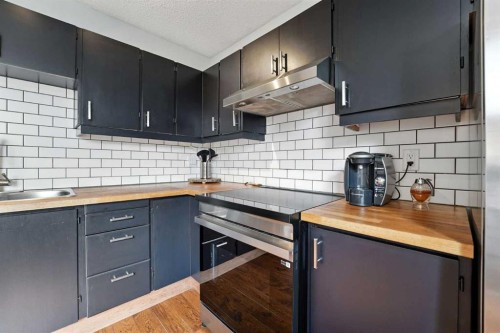 123 Silverstone Road Nw, Calgary, AB - Indoor Photo Showing Kitchen