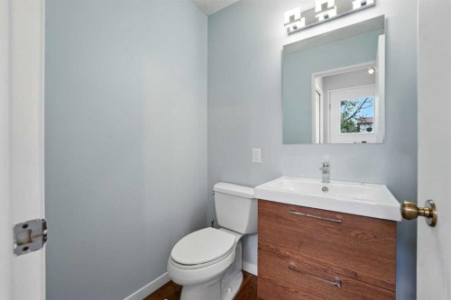 123 Silverstone Road Nw, Calgary, AB - Indoor Photo Showing Bathroom