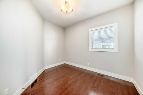 14 Evansfield Road Nw, Calgary, AB - Indoor Photo Showing Other Room
