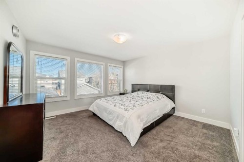14 Evansfield Road Nw, Calgary, AB - Indoor Photo Showing Bedroom