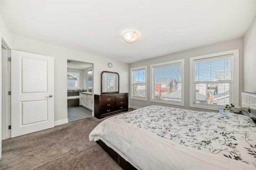 14 Evansfield Road Nw, Calgary, AB - Indoor Photo Showing Bedroom